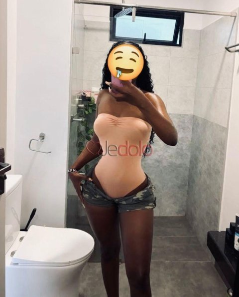 Jolie  dame raffiné disponible pour vous et vos désirs sexuels 👅