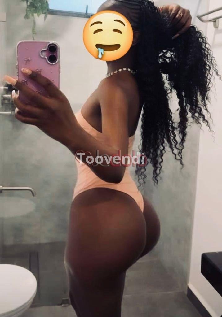 Jolie  dame raffiné disponible pour vous et vos désirs sexuels 👅